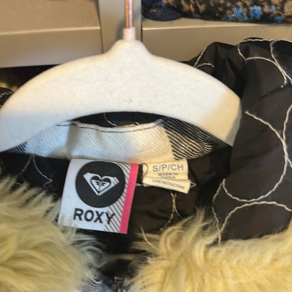 Roxy gray/white gingham faux fur hooded 2 pocket jacket size S - Picture 2 of 3